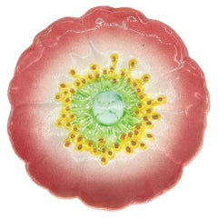 Piatto a fiore rosa in maiolica Jerome Massier Trompe L' oeil, Francia, 1880 ca.