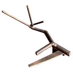 Scultura astratta in metallo firmata "BE 2010".