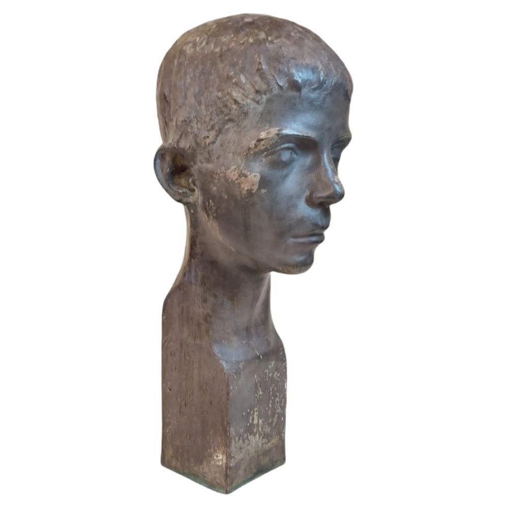 Scultura in bronzo Art Deco con busto di un giovane maschio
