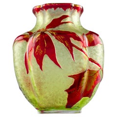 Baccarat, Vaso a forma di agrifoglio, Art Nouveau francese del 1900