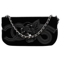 Chanel 2006 Borsa da sera a tracolla in velluto e vernice Camellia n. 5