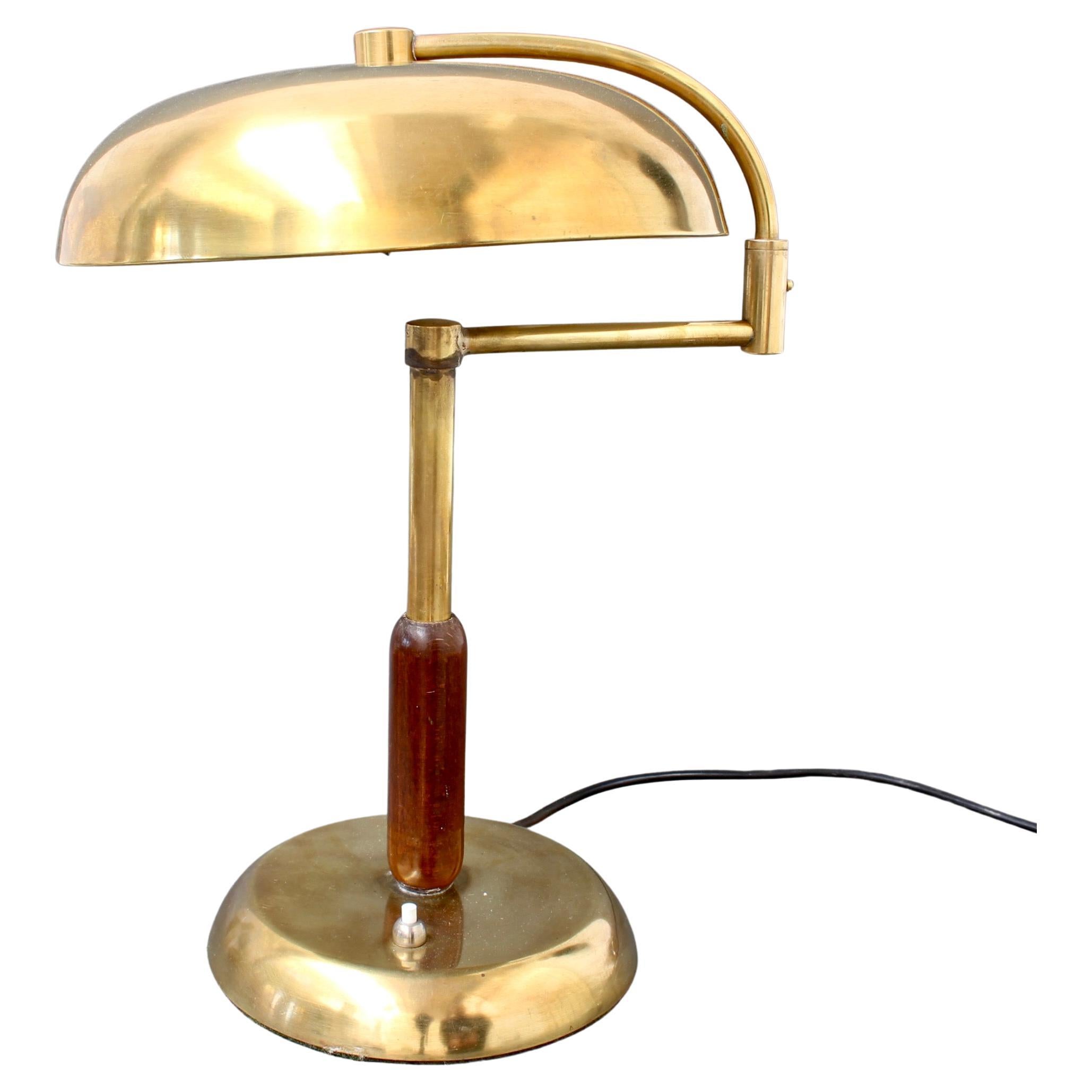Lampada da tavolo italiana di metà secolo in ottone con braccio girevole, circa anni '50