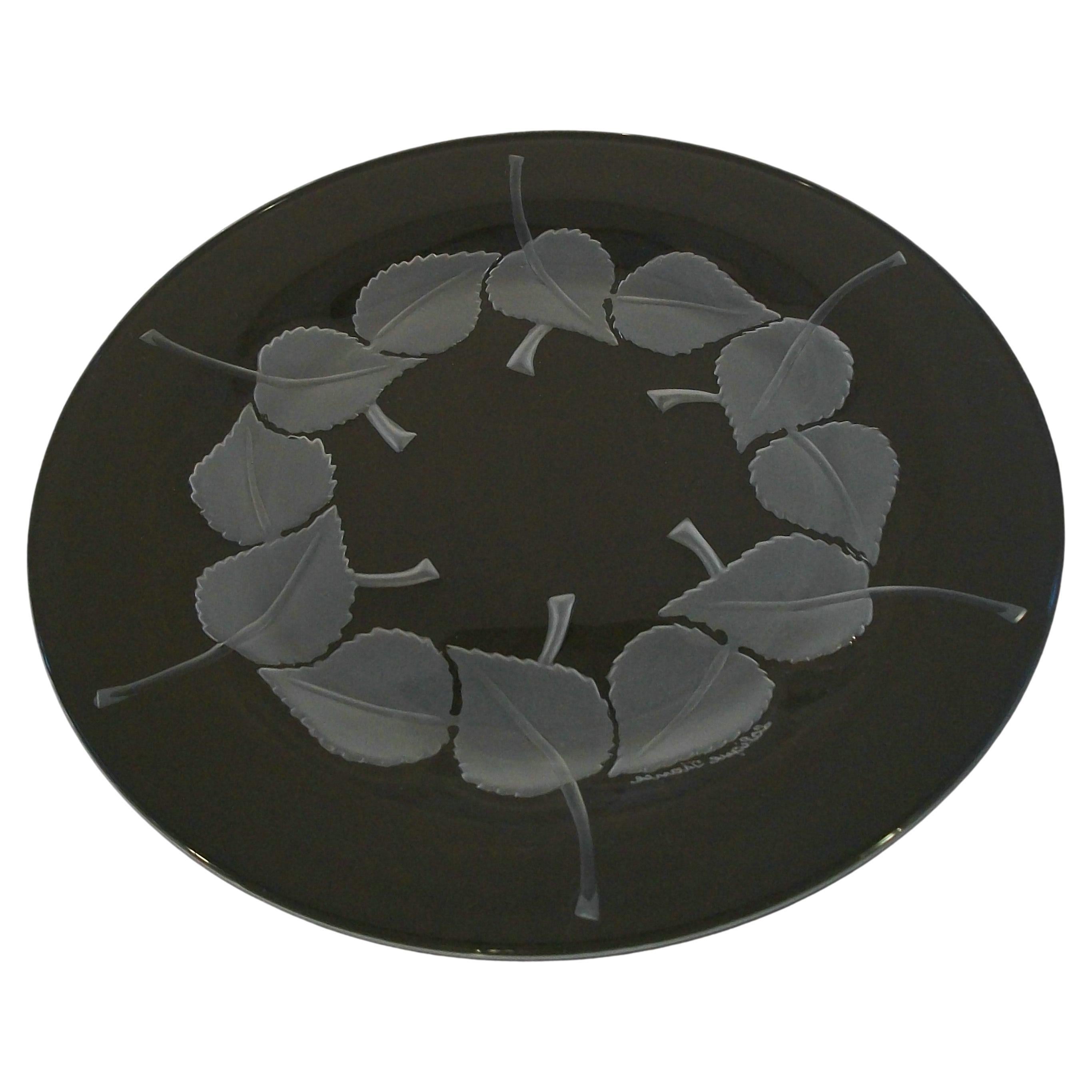LALIQUE - 'Rolleboise' - Frosted Crystal Plate - France - Late 20th Century