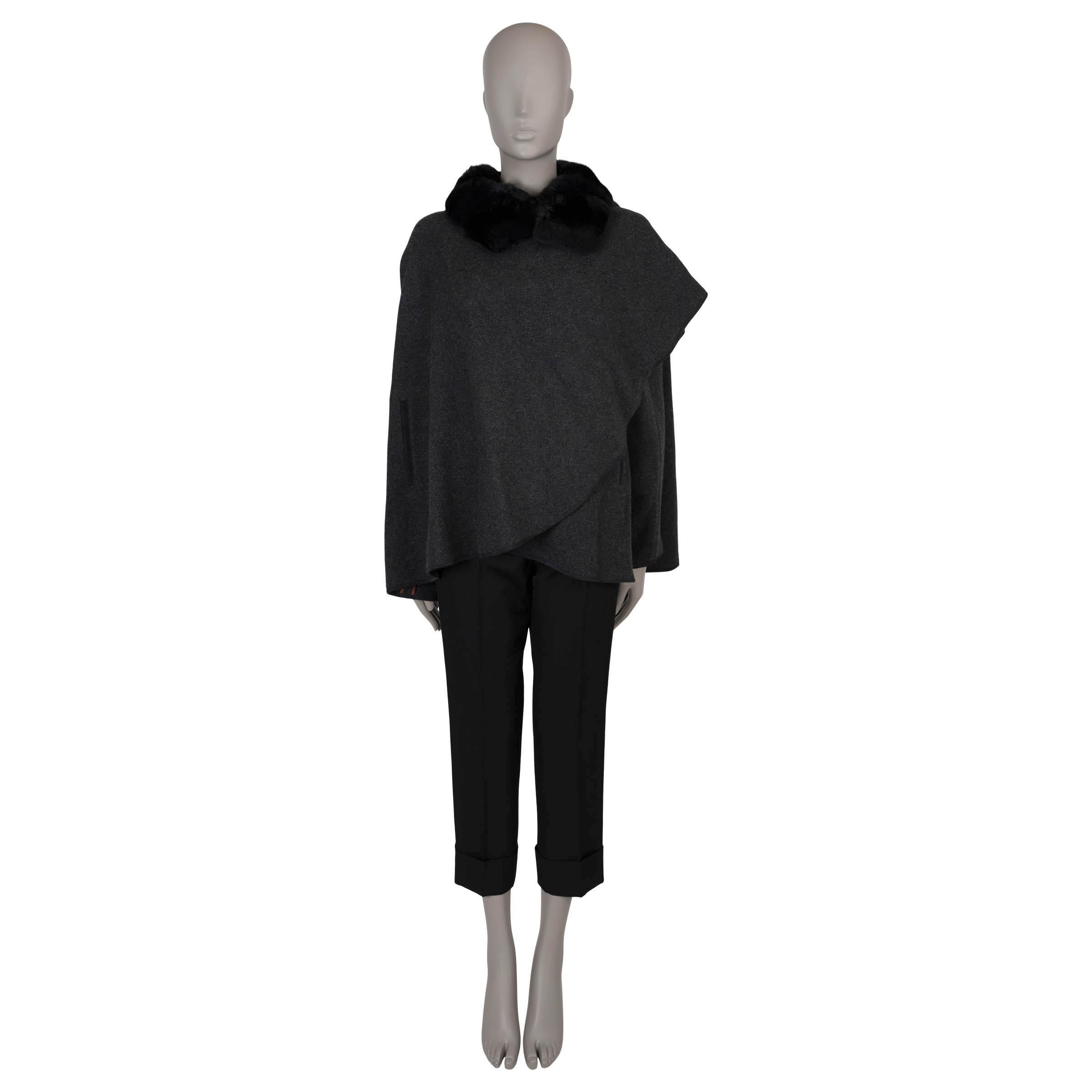 LORO PIANA charcoal grey cashmere FUR TRIM KNIT Cape Jacket M In Excellent Condition For Sale In Zürich, CH