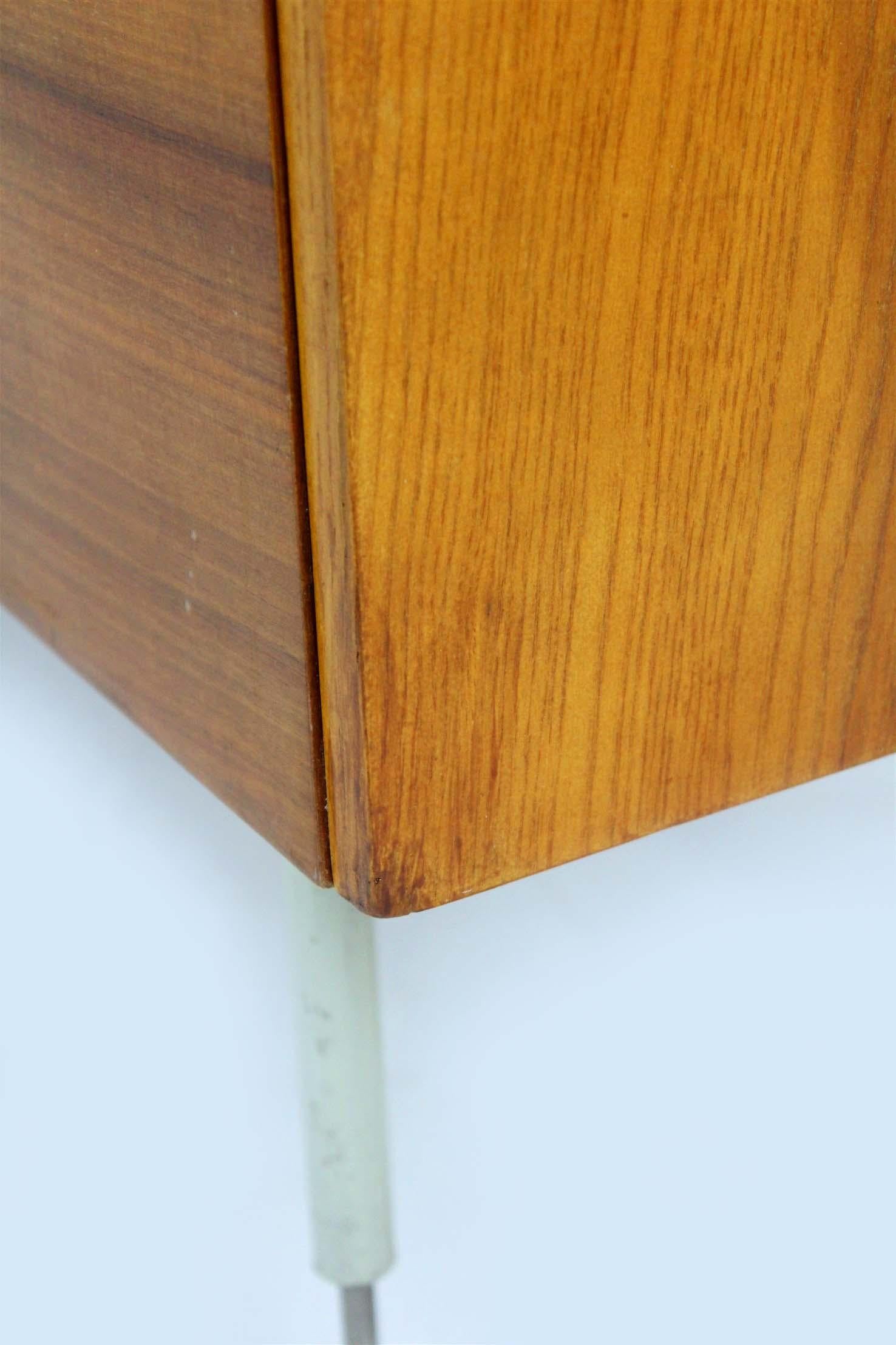 Credenza bifacciale moderna di metà secolo di Jitona, anni '60 in vendita 12