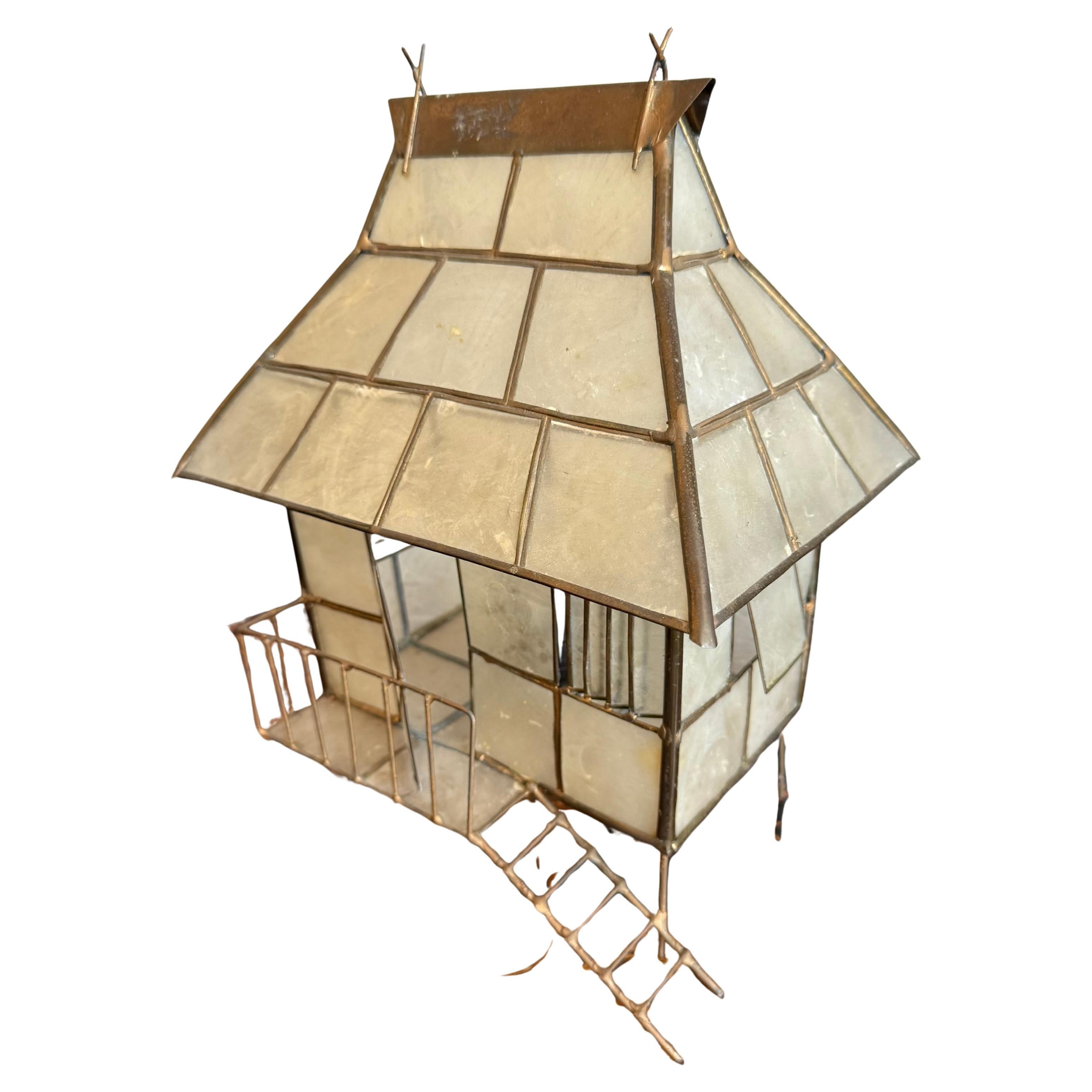 Lampada da tavolo a forma di casa in miniatura in ottone e plexiglass, realizzata a mano, 1950 in vendita