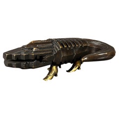 Scultura in bronzo di coccodrillo di Pedro Friedeberg