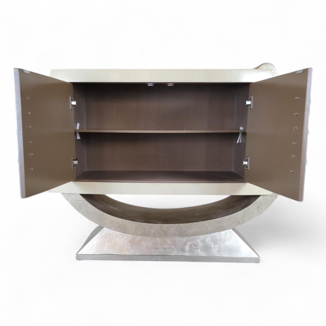 Postmoderno Credenza Artmax postmoderna scultorea a 2 ante in osso e argento tessellato in vendita